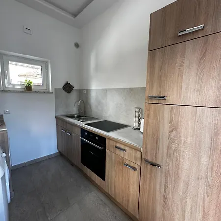 L&l Kamena House Apartment Baska Voda