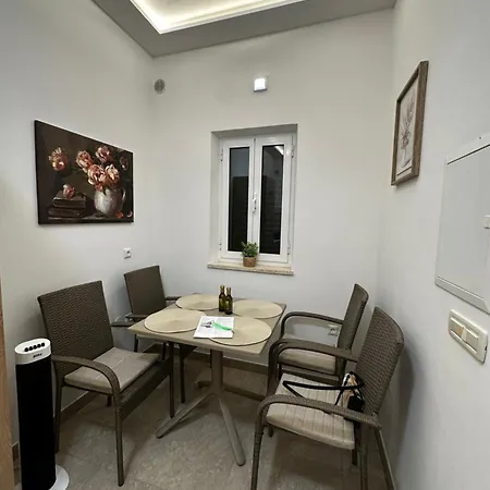 L&l Kamena House Apartment